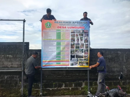 Album : Pemasangan spanduk APBDes dan Realisasi 