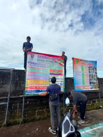 Album : Pemasangan spanduk APBDes dan Realisasi 